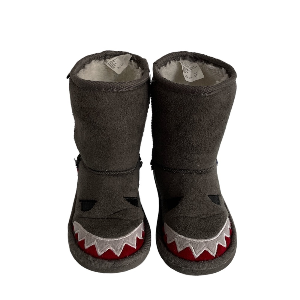 Muk Luks Gray Shark Boot size T9 GUC